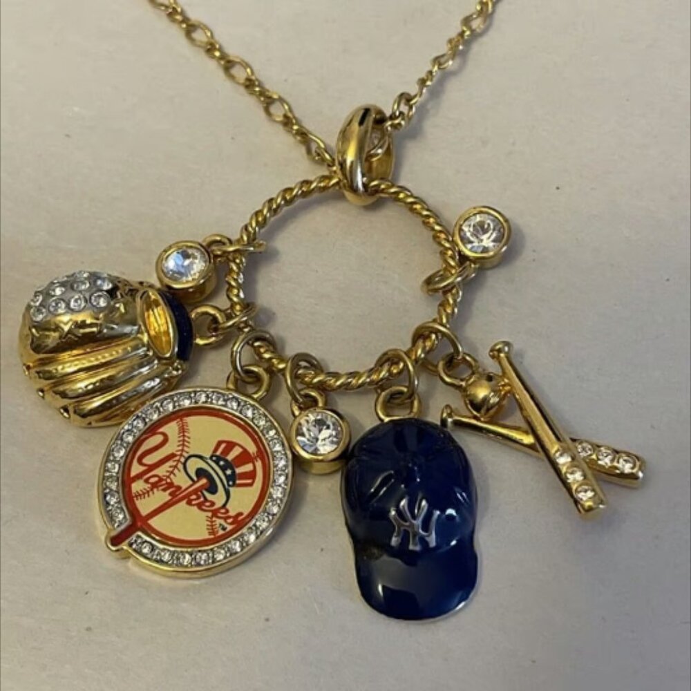 New York Yankees Necklace .....Bradford Exchange No longer have the box